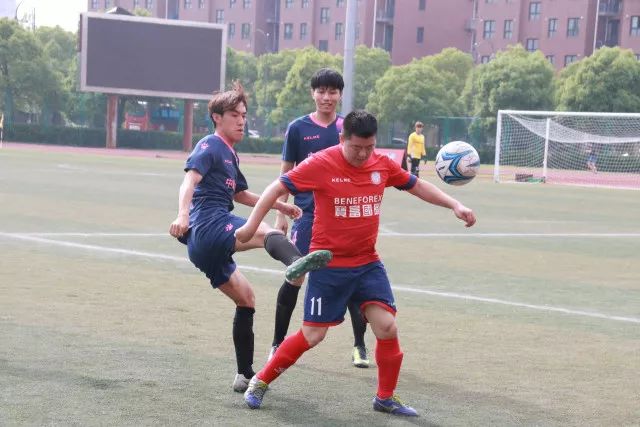 扭转命运的逆袭：她背负巨债重返直播界为何频频引爆热潮？